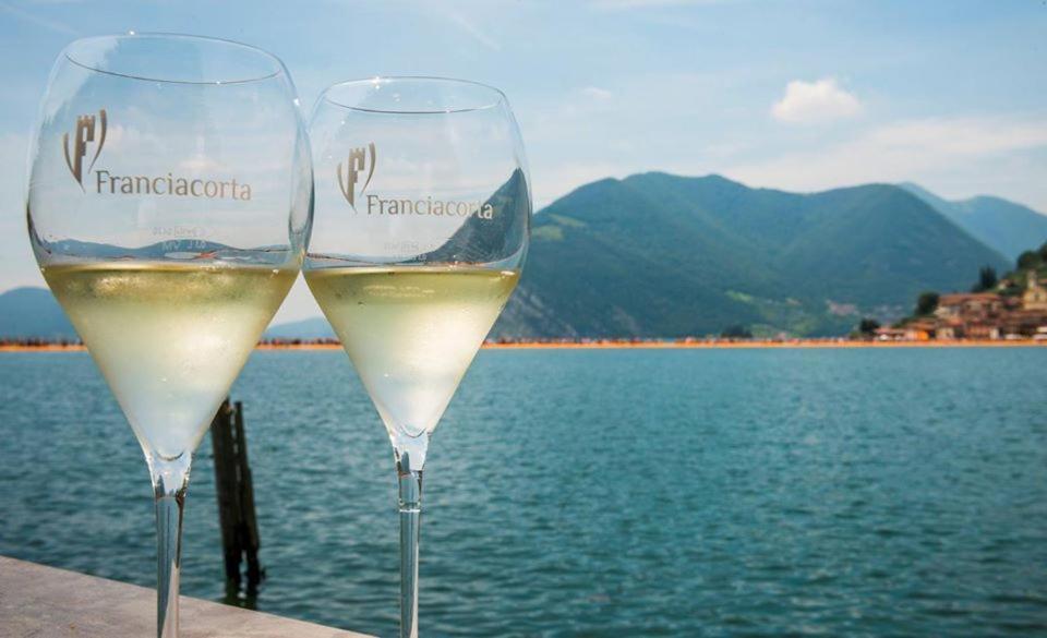 In Suite Lake 1 Исео Экстерьер фото